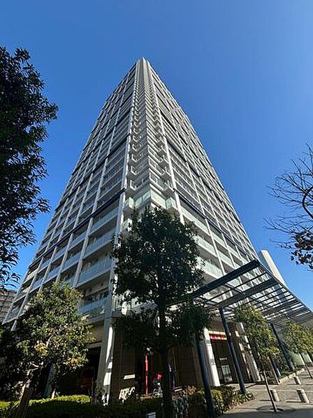 JR山手線「品川」駅徒歩15分。地上40階建タワーレジデンス。総戸数585戸のビックコミュニティ。