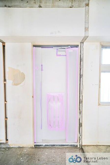 玄関（内装工事中の写真です）