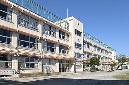 世田谷区立山崎小学校 徒歩10分。 730m