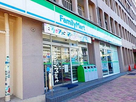 ファミリーマート上池台夫婦坂店 徒歩8分。 580m