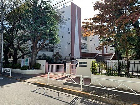 目黒区立第一中学校 徒歩9分。 670m