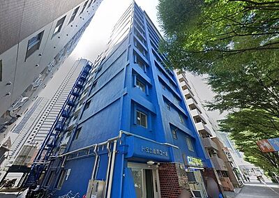 外観：街並みに調和する端正なフォルムが印象的なマンション。住む程に愛着が深まる、落ち着きあるデザインです。