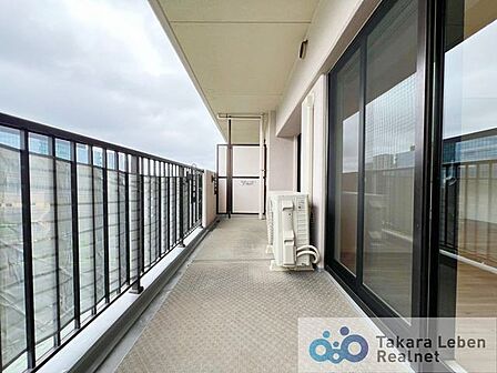 爽やかな風が吹き、採光にも恵まれてますので思わずお部屋の外へ出たくなる、そんなバルコニーです。心地良さに包まれ、日々の暮らしをより鮮やかに彩ります。