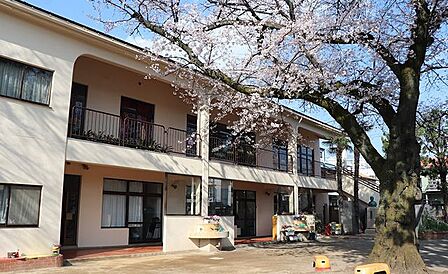 和泉町幼稚園 徒歩5分。 370m