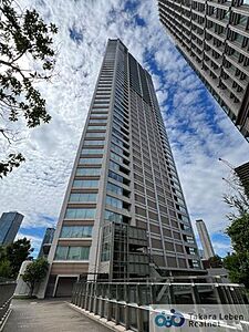 外観:赤坂アドレスの免振構造43階建てタワーマンション。緑豊かで穏やかな住宅地です。ペットのご相談も可能。 外観:赤坂アドレスの免振構造43階建てタワーマンション。緑豊かで穏やかな住宅地です。ペットのご相談も可能。