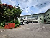 中学校「帯広市立帯広第八中学校まで716m」