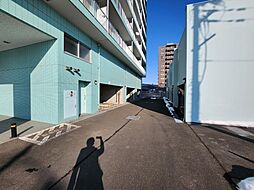 27 / 35