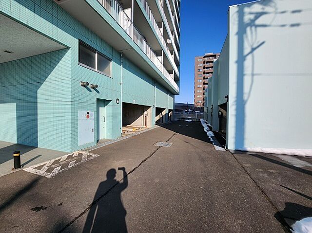 28 / 35