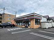 コンビニ「セブンイレブン帯広南5線店まで625m」