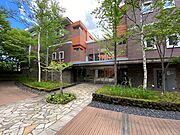 駅近のロケーションでありながら、緑に囲まれた環境です