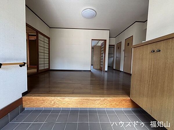 玄関を拡大表示
