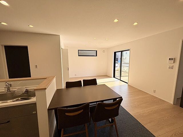 リビング/ダイニング 四日市市曙1丁目