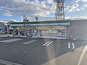 ファミリーマート　四日市城西町店駐車場広い入りやすい外観きれい 610m