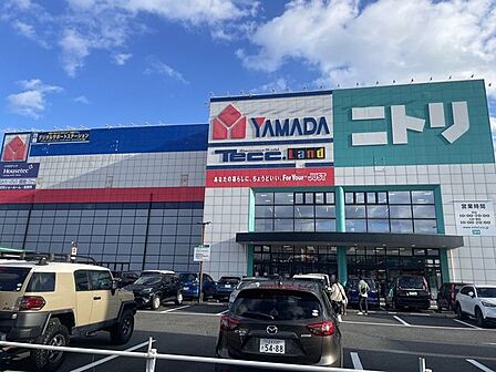 ニトリ 四日市店大型店舗ヤマダ電機併設 420m