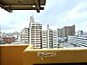 バルコニー：8階住戸で眺望良好。開放感のある景色が広がります。