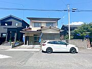 【外観写真】現況渡しです。土地としても住宅としても利用可能な住宅です。