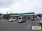 コンビニ「ファミリーマート長野若槻大通り店まで1428m」