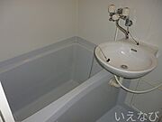 洗面台付きバスルーム