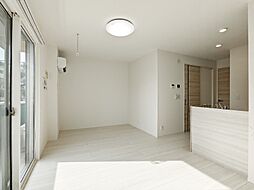 ルミナスプレイス 2階1LDKのリビング/ダイニング