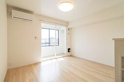 ルーツショア III 2階1LDKのリビング/ダイニング