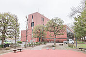 伊勢崎市図書館 253m