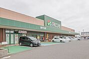 フレッセイ 富塚店 583m