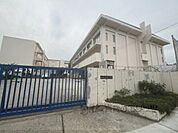 伊丹市立鈴原小学校まで950メートル