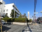 大阪府茨木警察署 徒歩46分。 3610m