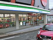 ファミリーマート阪急総持寺駅前店 徒歩8分。 570m