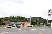 コンビニ「セブンイレブン熊野町萩原8丁目店まで436ｍ」