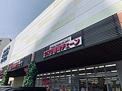 ドラックストア「クスリ岩崎チェーン東千田店まで612ｍ」