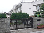 中学校「広島市立二葉中学校まで971ｍ」