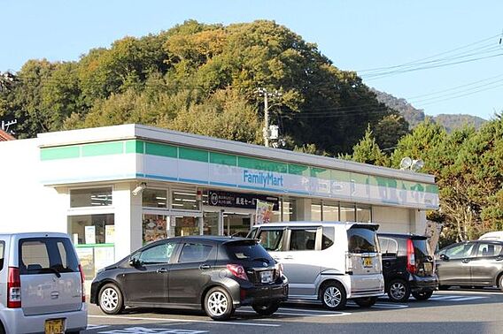 ファミリーマー...