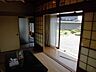 和室：縁側で日向ぼっこも楽しめます。