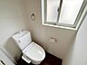 トイレ：■1階トイレ■窓が付いた明るい印象のトイレで空気の入れ替えも楽ちんです！※2026年8月撮影