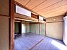 洋室：【12.7帖洋室】大きな窓で明るいお部屋　（2026年5月撮影）