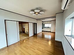 KEM深谷市原郷1期中古戸建 4LDKのリビング/ダイニング