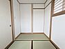 和室：【2F和室】書斎としても使いやすい約2.5帖の和室スぺースです。※リフォーム後のお写真です。