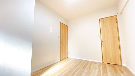どんな家具にもフィットする床材カラーのお部屋です。