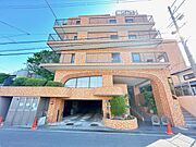 「学園前駅」よりバス乗車5分、バス停「大渕橋」より徒歩3分の立地◎