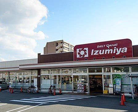 デイリーカナートイズミヤ新大宮店 710m