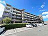 外観：周辺に高い建物がなく日当たり良好な立地です。