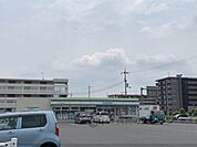 ファミリーマート　近鉄九条駅前店まで110メートル