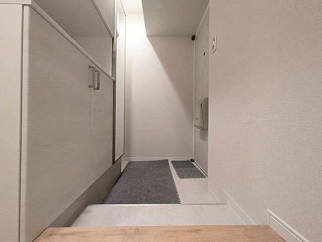 玄関 中野ブロードウェイ 5階/-