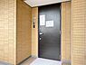 玄関：清潔感のある落ち着いた雰囲気の玄関です。