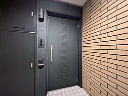 清潔感のある落ち着いた雰囲気の玄関です。