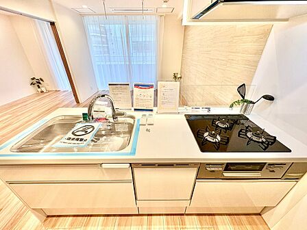開放感のあるキッチンスペース。調理をしながら、会話も弾みそうですね。