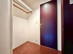 収納スペースが付いていて、お部屋を広く使っていただけます。