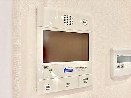 誰が来てもわかる様にモニター付きインターホンを設置。