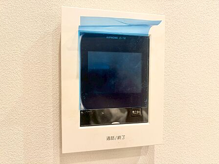 誰が来てもわかる様にモニター付きインターホンを設置。